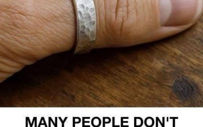 Thumb Rings: What They Symbolize for Women and Men – A, Hidden Meaning Few People Know