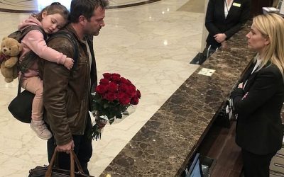 A widowed father was turned away at his own hotel with his sleeping daughter in his arms… but by the time the staff realized who he truly was, it was already too late.